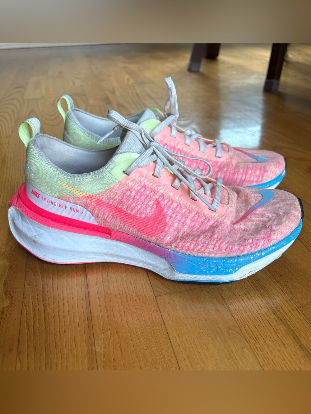 Nike ZoomX Invincible 3 Sneakers Running Shoe Barely Volt Hyper Pink Womens 10.5